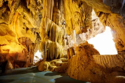 Kaeng-Lavahöhle, Kanchanaburi, Thailand Reise