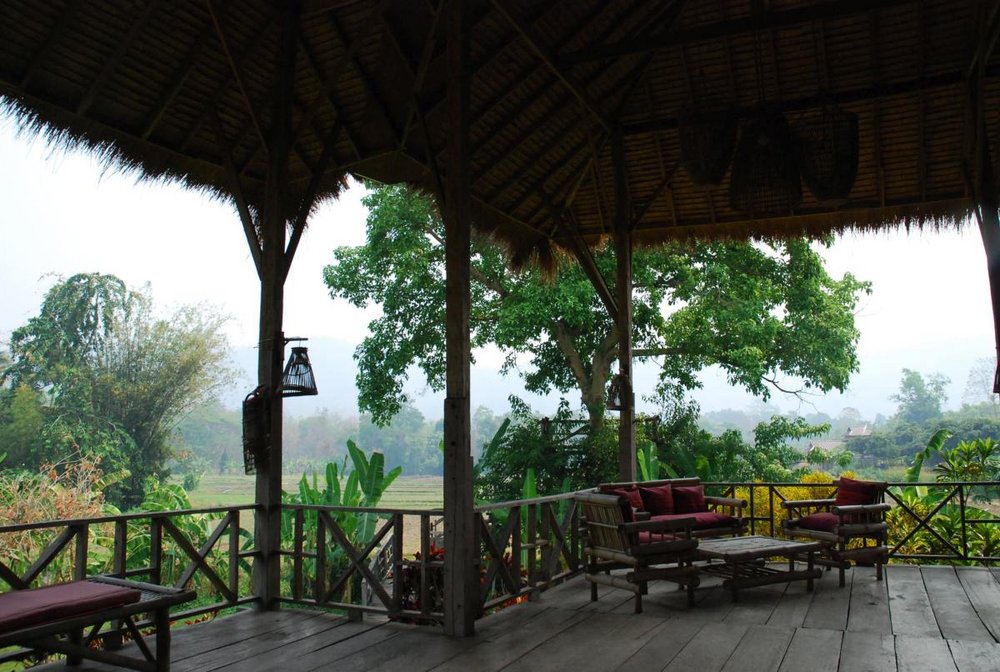 Terrasse, Lisu Lodge, Mae Taeng, Thailand Rundreise