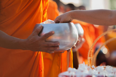 Essensspende Zeremonie, Chiang Mai, Thailand Luxusreise, Mönche
